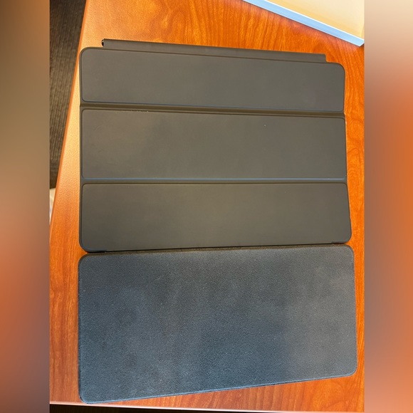 Apple iPad Smart Keyboard in Great Condition - Picture 6 of 6